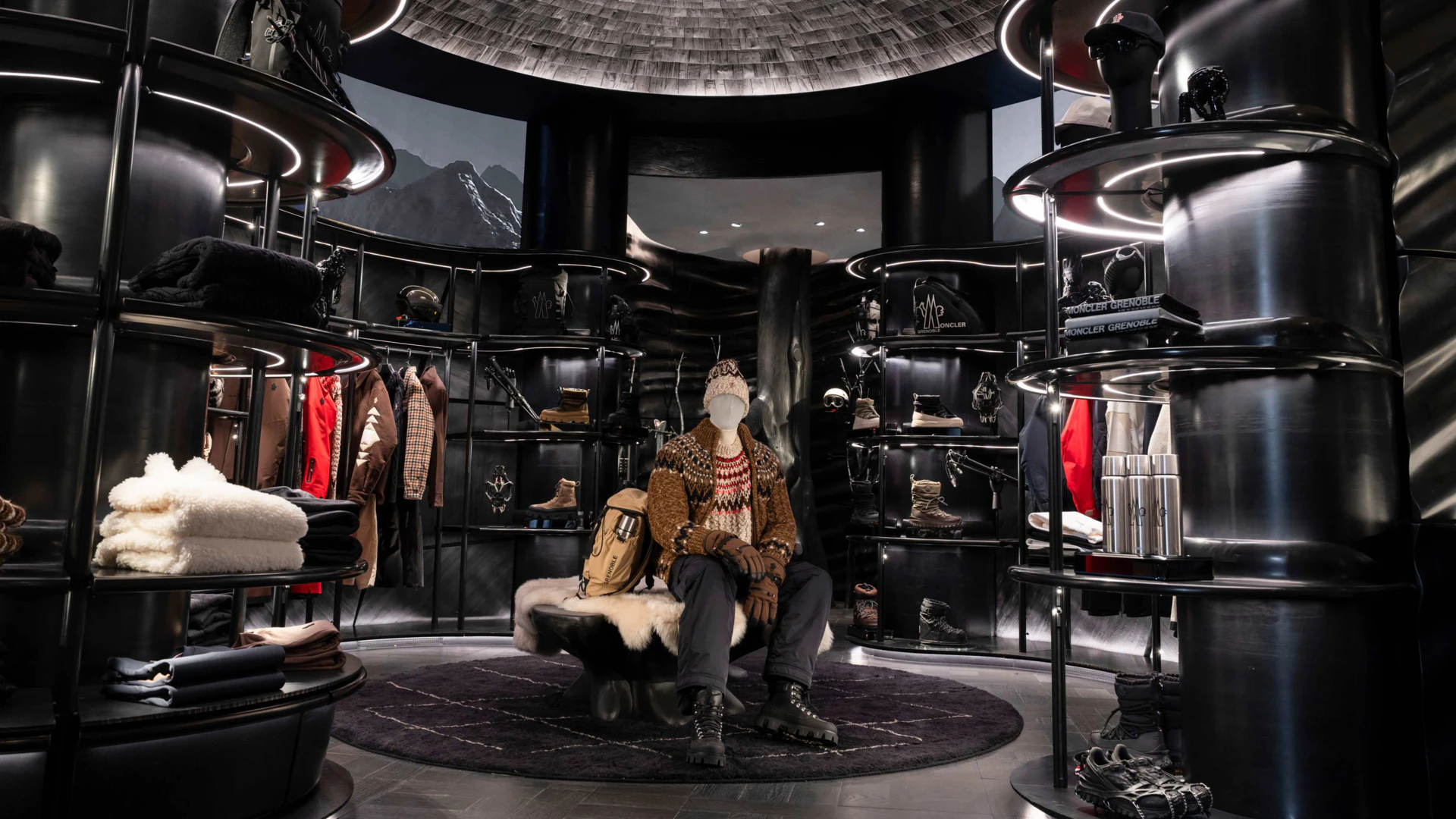 MONCLER ASPEN EXA GROUP RETAIL-00004